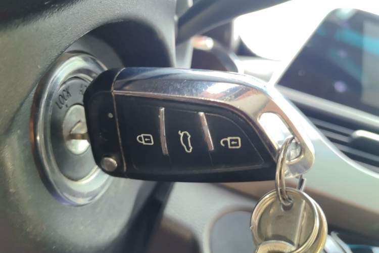 Used Baojun 310W 2017 1.5L Manual Fashion Model China V Vehicle Key