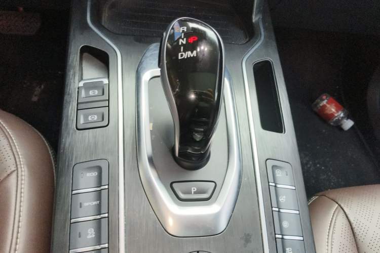 Used Wey VV6 2020 2.0T Two-Wheel Drive Smart Protection+