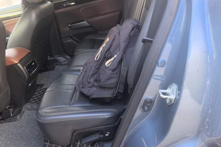 Used GAC Trumpchi GS8 2017 320T Two-Wheel Drive Luxury Smart Connectivity Version (7 Seats)
