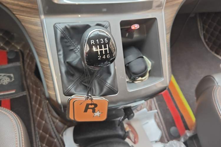 Used FORTHING Lingzhi PLUS 2021 Travel Edition 2.0L Manual Luxury 7-Seater