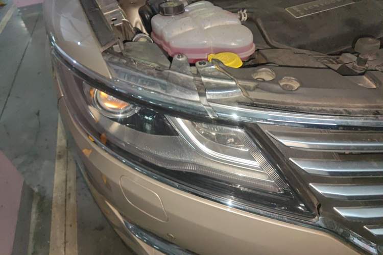 Used Lincoln MKC 2014 2.0T Four-Wheel Drive Luxury Edition Right Front Headlight