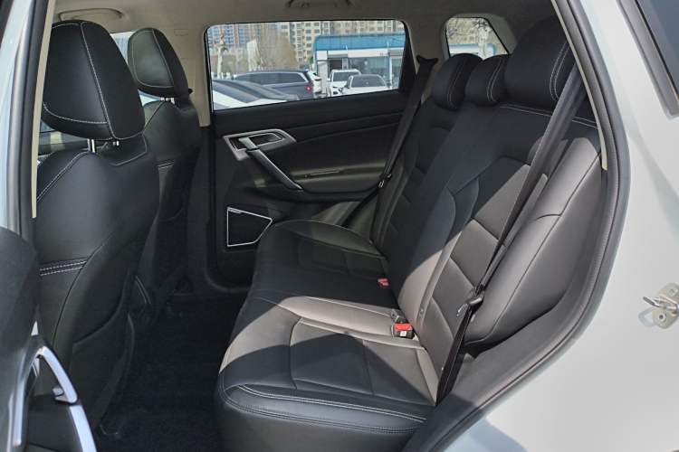 Used Geely Auto Emgrand X7 Sport 2021 Million Edition 1.8TD DCT Two-Wheel Drive Comfort Model Left Rear Seat