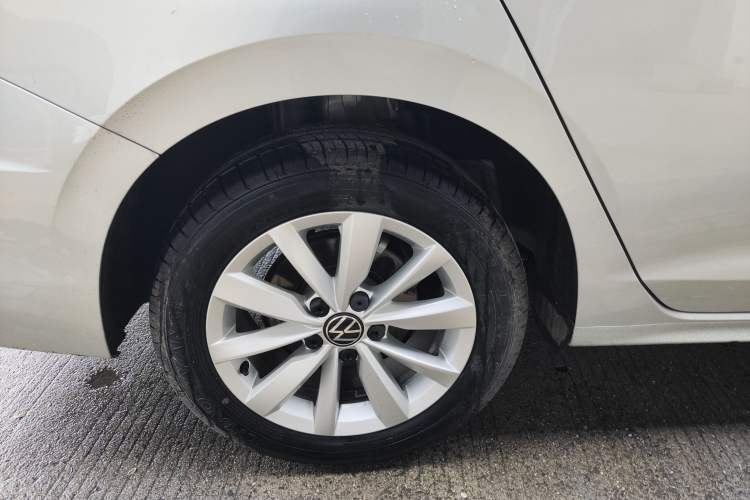 Used Volkswagen Bora 2021 1.5L Automatic Comfort Smart Connect Edition Right Rear Wheel Hub