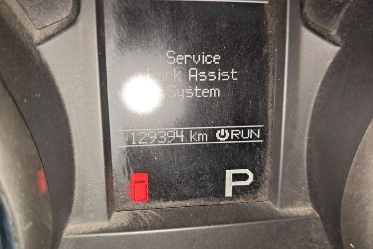 Used Jeep Grand Cherokee 2011 3.6L Luxury Navigation Edition Odometer Close Up