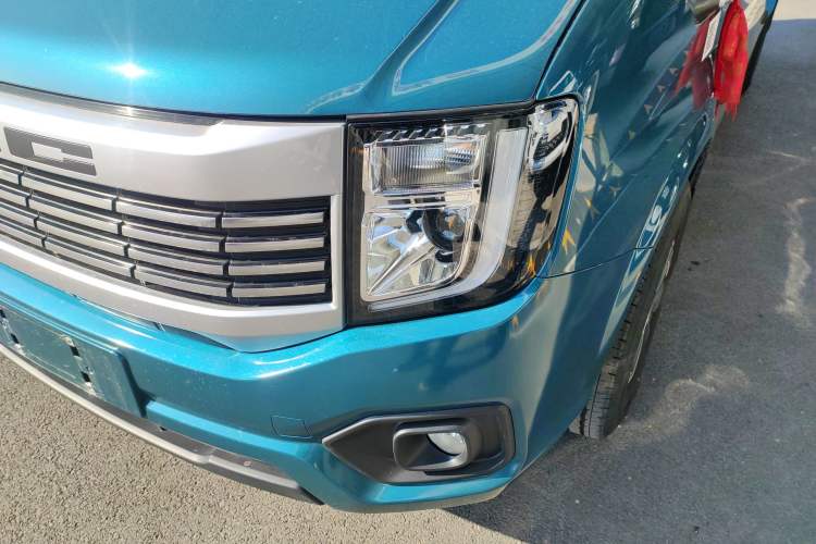 Used JMC Fushun 2025 2.0T 8AT Diesel Mid-Roof Mid-Height Commercial Multi-Purpose 7-Seater Passenger Vehicle