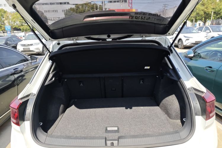 Used Volkswagen T-ROC 2018 230TSI DSG Two-Wheel Drive Advanced Version China V Standard
