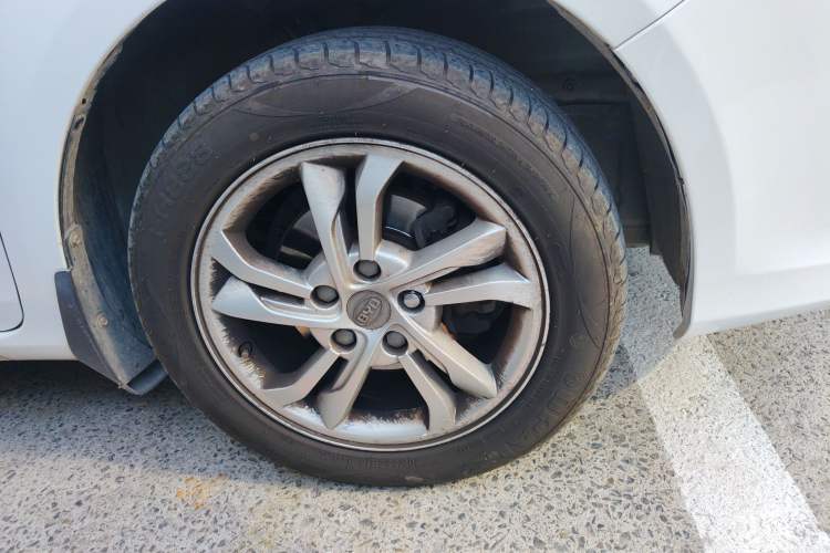 Used BYD Surui 2014 1.5TID Automatic Flagship Model Right Front Wheel Hub