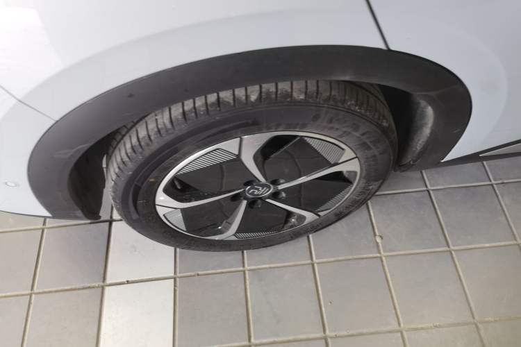 Used BYD Yuan PLUS 2025 Intelligent Driving Version 510 KM Beyond-Grade Edition Right Rear Wheel Hub