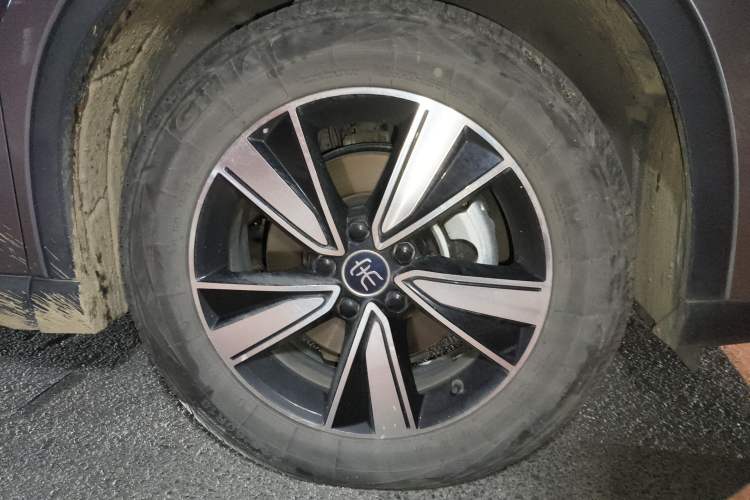 Used BYD Song Pro New Energy 2022 DM-i 110km Flagship Model Right Front Wheel Hub