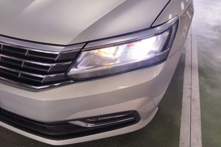 Used Volkswagen Passat 2016 330TSI DSG Luxury Edition Left Front Headlight