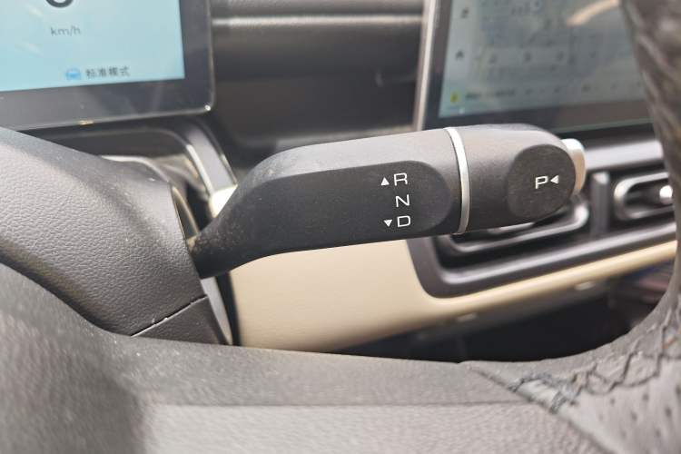 Used Wuling Bingo PLUS 2024 510 km Flagship Edition Four-Seater Version Gear Lever