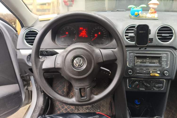 Used Volkswagen Jetta 2015 Zhuihui Edition 1.6L Manual Comfort Model Steering Wheel