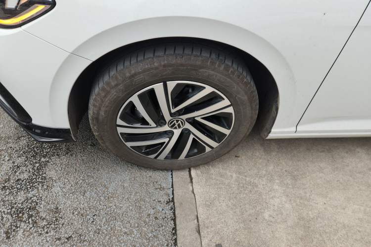 Used Volkswagen Lavida 2023 1.5L Automatic Starry Sky 5 Million Edition Left Front Wheel Hub