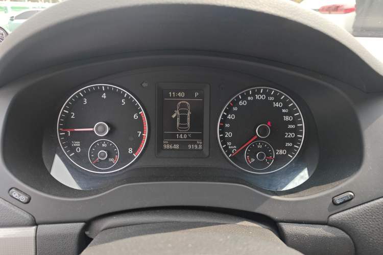 Used Volkswagen Sagitar 2012 1.4TSI Automatic Luxury Edition Instrument Cluster