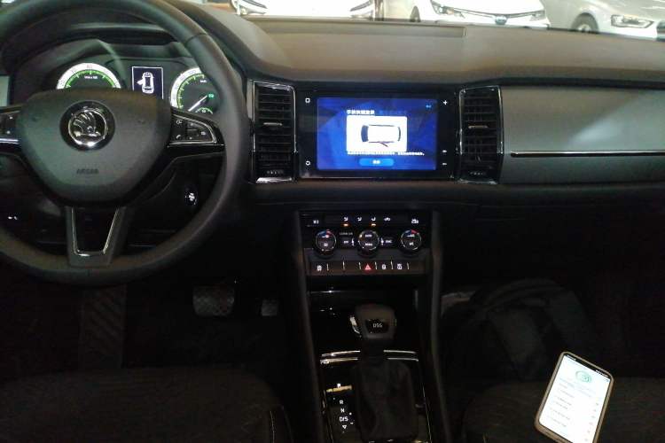 Used Skoda Kodiaq 2018 Facelifted TSI330 5-Seater Two-Wheel-Drive Comfort Edition
