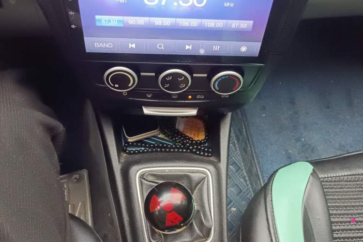 Used Soueast V3 Lingyue 2015 1.5L Manual Style Edition Gear Lever