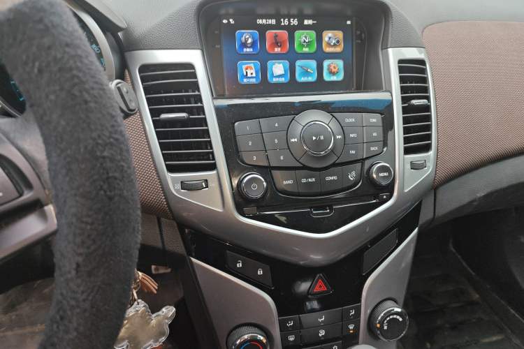 Used Chevrolet Cruze 2013 Hatchback 1.6L Automatic Luxury Model Audio And AC Panel