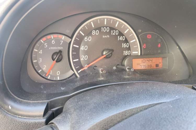 Used Nissan March 2015 1.2L Manual Easy-Enjoy Version
