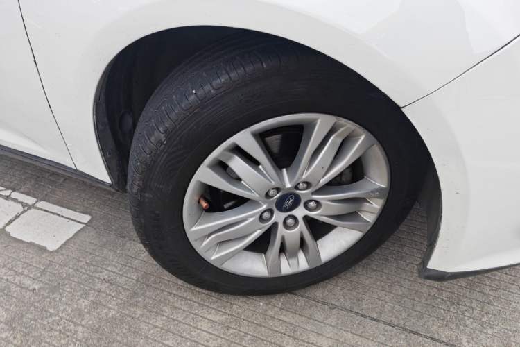 Used Ford Focus 2012 Sedan 1.6L Automatic Comfort Model Right Front Wheel Hub