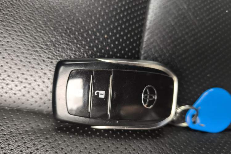 Used Toyota Highlander 2015 2.0T Four-Wheel Drive Luxury Edition 7-Seater Vehicle Key