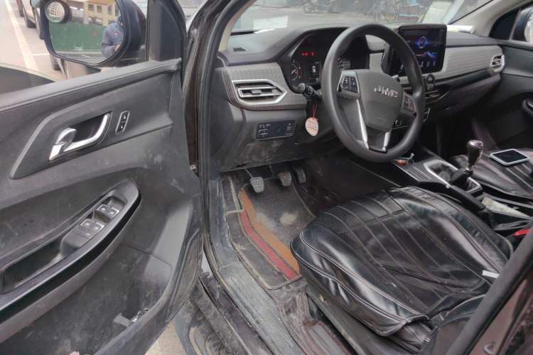 Used JMC Baodian 2022 2.5T Diesel Two-Wheel-Drive Comfort Edition Standard Wheelbase JX4D25A6L
