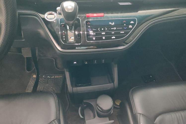 Used Honda Elysion 2019 2.0L Hybrid Luxury Edition Gear Lever