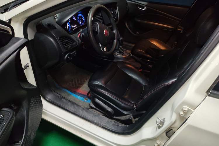 Used Fiat Viaggio 2015 1.4T Automatic Enjoyment Edition Driver Seat