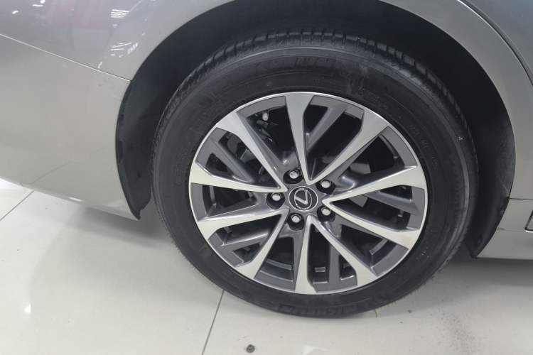 Used Lexus ES 2023 200 Excellence Edition
