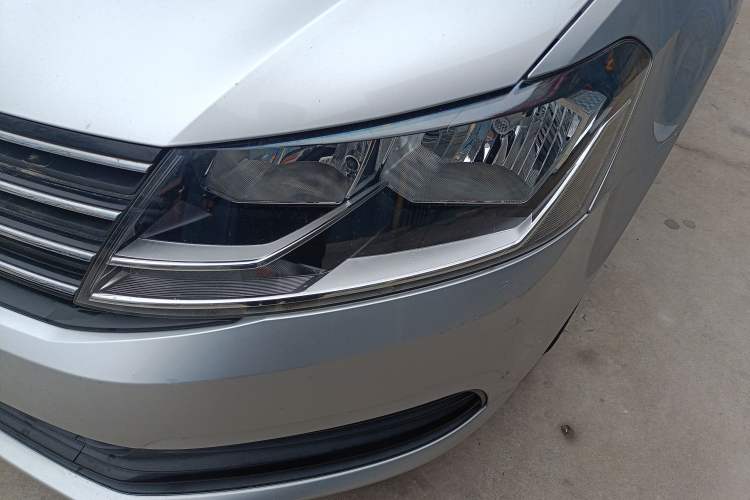 Used Volkswagen Lavida 2015 1.6L Manual Fashion Edition
