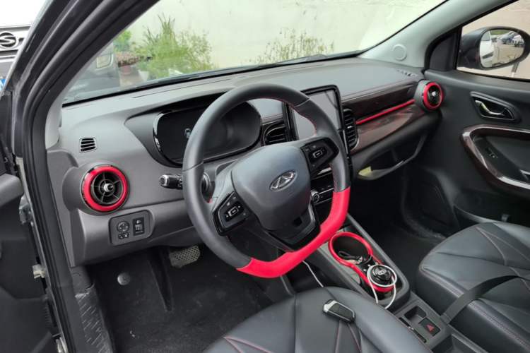 Used Chery QQ Little Ant 2022 Revised Version Sweet Pink Edition Half-Sugar Version Lithium Iron Phosphate 30.7 kWh 30 kW 301 km
