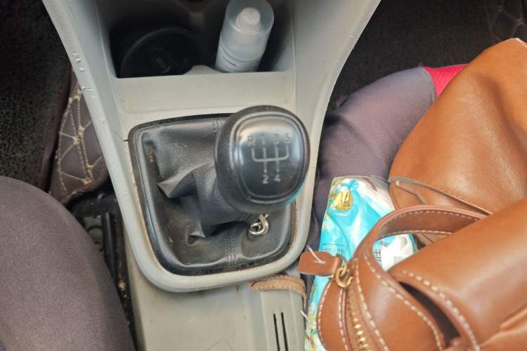 Used Skoda Rapid 2013 1.4L Manual Enjoyment Model Gear Lever