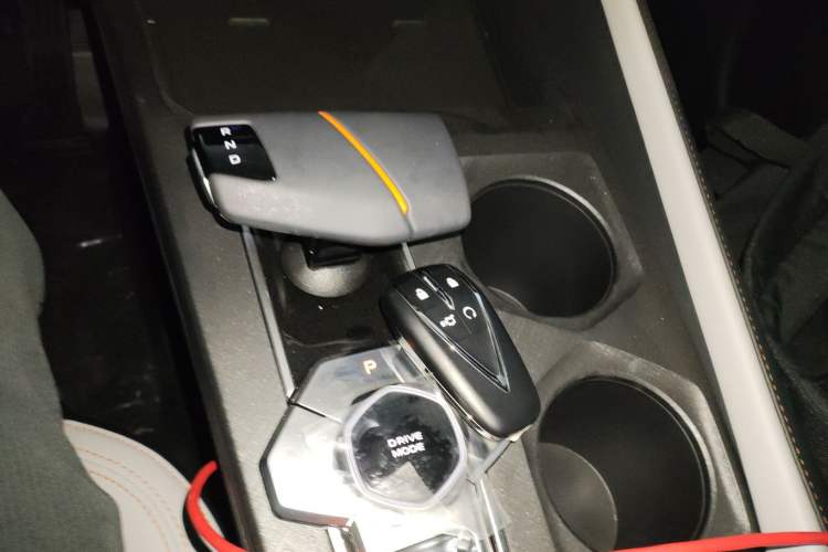 Used CHANGAN UNI-V iDD 2024 Blue Whale Smart Electric iDD 136km Luxury Model Gear Lever