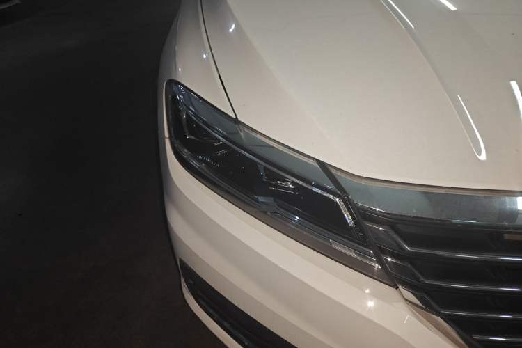 Used Volkswagen Lavida 2019 1.5L Automatic Comfort Edition China VI Standard Right Front Headlight