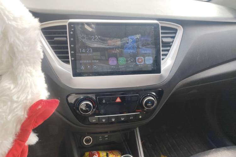 Used Hyundai Verna (new generation) 2016 1.6L Automatic Elite Edition TOP Audio And AC Panel