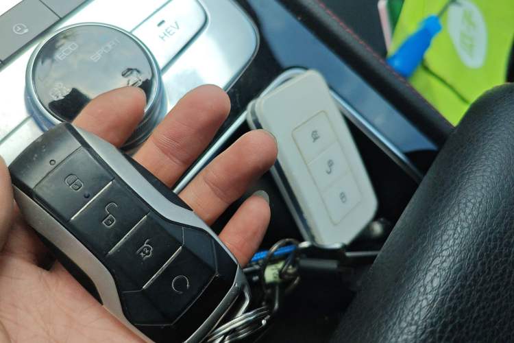 Used BYD Tang New Energy 2020 DM 2.0T Dual-Engine All-Wheel Drive Prestige 7-Seater China VI Standard