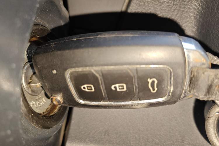 Used Leopaard Q6 2015 2.4L Manual 4x4 Excellence Edition
