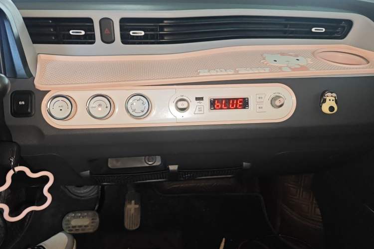 Used Wuling Hongguang MINIEV 2021 Macaron Premium Model – Lithium Iron Phosphate Audio And AC Panel