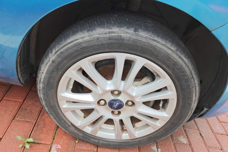 Used Ford Fiesta 2013 Hatchback 1.5L Automatic Fashion Edition Right Front Wheel Hub