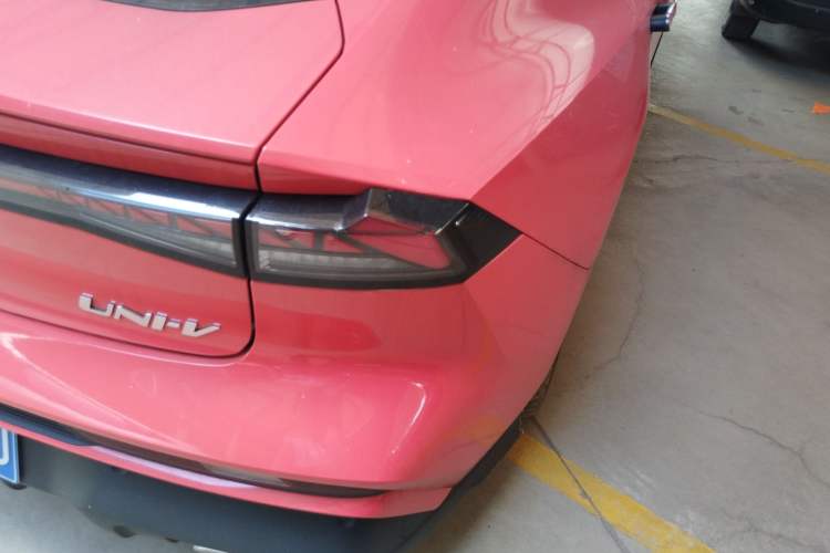 Used Changan UNI-V 2024 1.5T Smart Navigation Version
