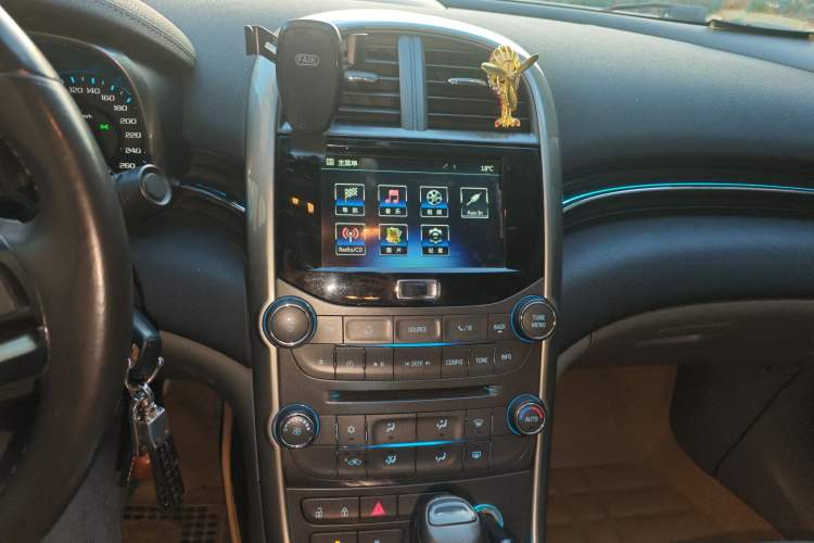 Used Chevrolet Malibu 2014 2.0L Automatic Luxury Edition Audio And AC Panel