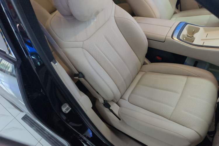 Used ONVO Luxeed L90 2025 Model—Max Six-Seater Version