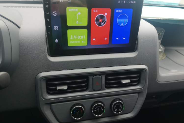 Used Wuling Yangguang 2025 Model 400km Bus Edition—Comfort Edition
