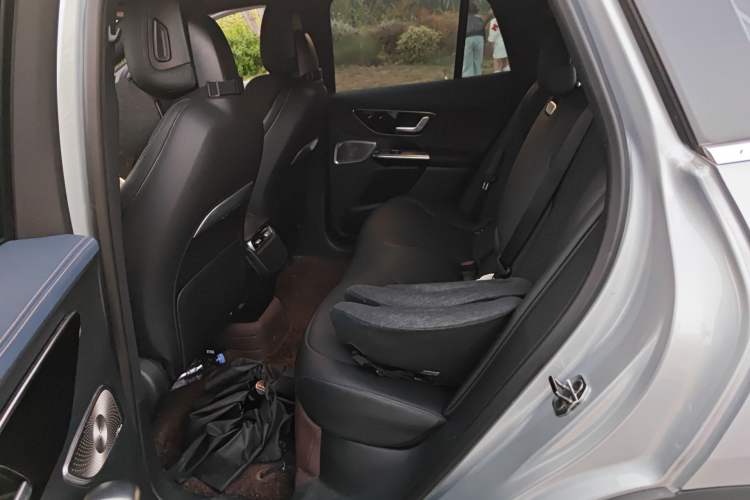 Used Mercedes-Benz EQE SUV 2023 350 4MATIC Luxury Edition Left Rear Seat