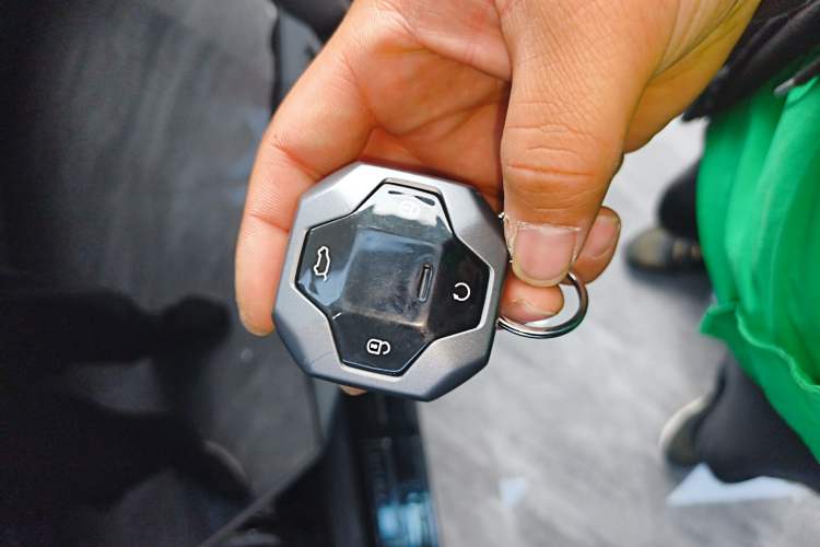 Used JETOUR Traveler 2024 2.0T All-Wheel-Drive CrossPRO Entertainment Edition
