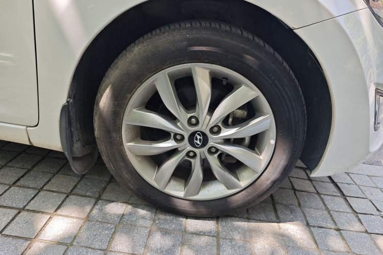 Used Hyundai Elantra (5th Generation / Langdong) 2015 1.6L Automatic Fashion Model