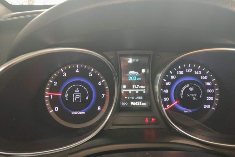 Used Hyundai Santa Fe 2013 2.4L Automatic Two-Wheel Drive Smart Version