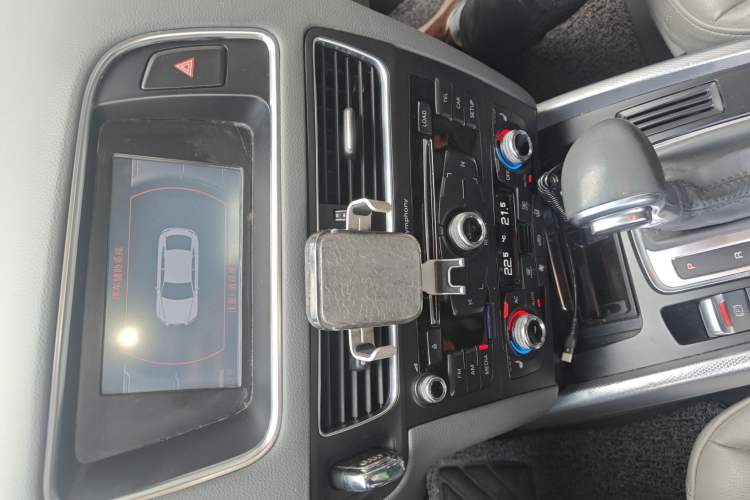 Used Audi Q5 2013 40 TFSI Technology Edition Audio And AC Panel