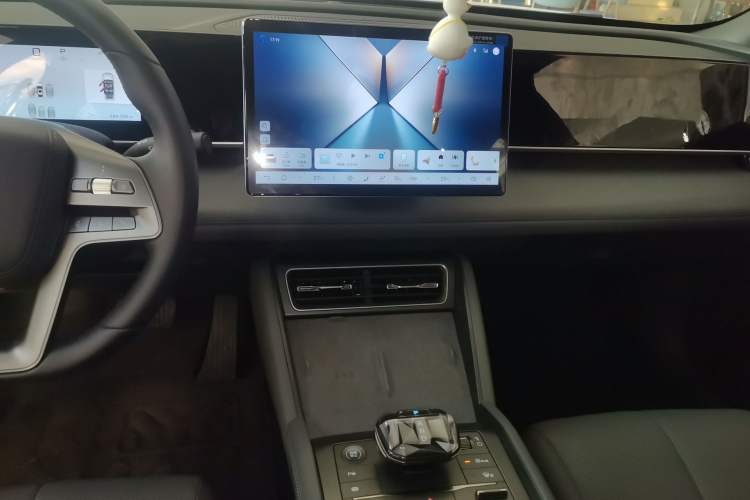 Used BYD Qin L 2025 DM-i Smart Drive 120KM Superior Model Audio And AC Panel