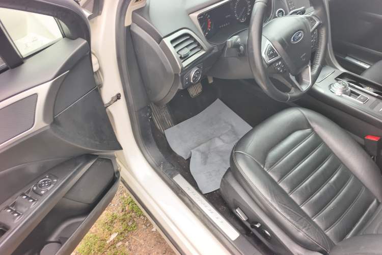 Used Ford Mondeo 2018 EcoBoost 180 Fashion Edition Driver Seat