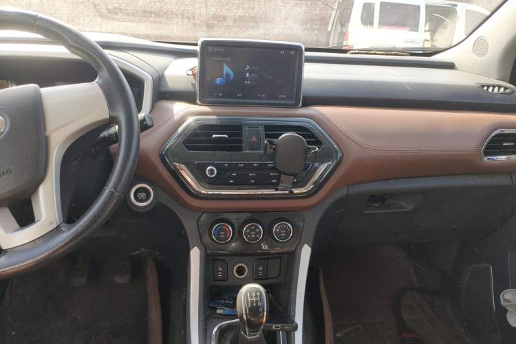 Used BAIC Changhe M70 2017 1.5L manual luxury cabin